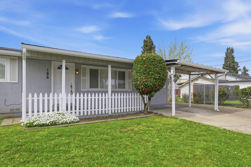 186 40th St, Springfield, OR 97478